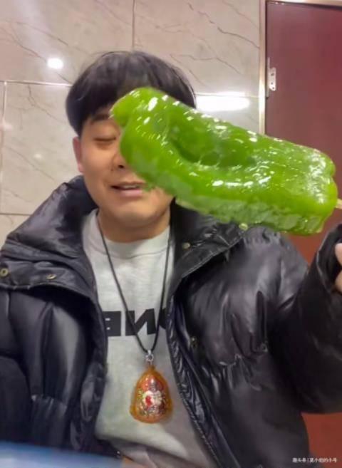 东北男网红吃瓜,瓜界新秀横空出世！